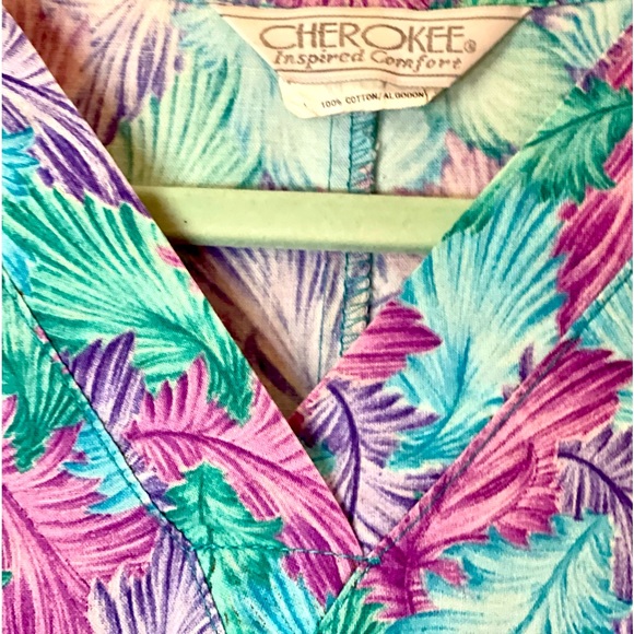 Cherokee Scrub Top Nurse Hospital  Size Small 2 pocket front nice condition - Picture 2 of 3